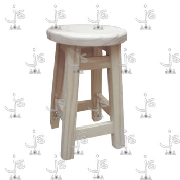 Taburete 0,45 recto asiento redondo reforzada de cuatro patas con parantes hecho de madera de pino. Fabricado por JS. Fábrica de muebles.