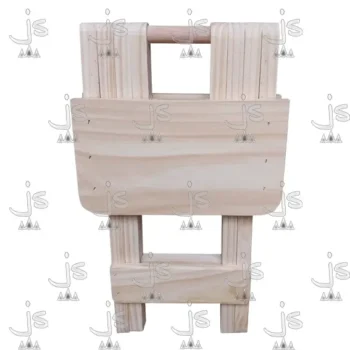 Banco plegable asiento cuadrado de 0,30 X 0,30 con patas reforzadas con parantes hecha de madera de pino. Fabricado por JS. Fábrica de muebles.