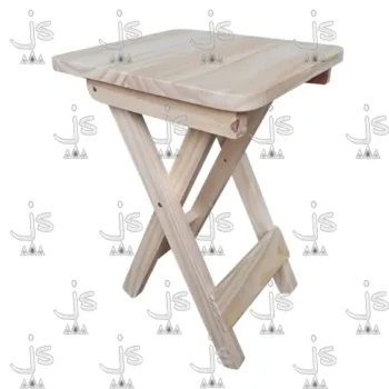 Banco plegable asiento cuadrado de 0,30 X 0,30 con patas reforzadas con parantes hecha de madera de pino. Fabricado por JS. Fábrica de muebles.