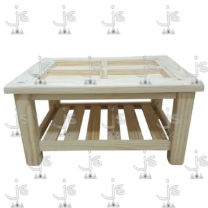 Mesa Ratona Cerealera de cuatro patas torneadas con un estante hecho de madera de pino. Fabricado por JS. Fábrica de muebles.