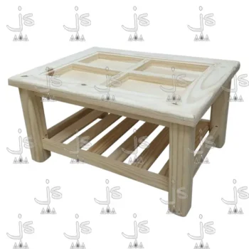 Mesa Ratona Cerealera de cuatro patas torneadas con un estante hecho de madera de pino. Fabricado por JS. Fábrica de muebles.