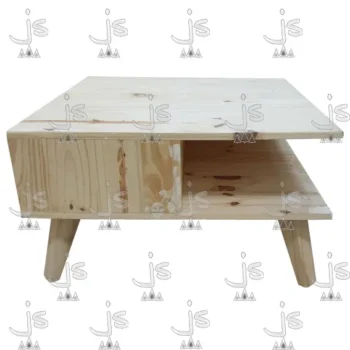 Mesa ratona grande patas retro con un estante hecha de madera de pino. Fabricado por JS. Fábrica de muebles.