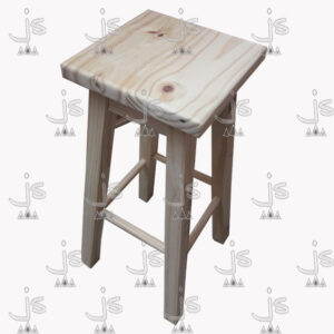 Taburete cuadrado 0.75 de patas rectas de 2x2 mm y parantes redondos hecho de madera de pino. Fabricado por JS. Fábrica de muebles.