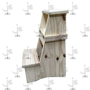 Banco Escalera de dos escalones hecho de madera de pino. Fabricado por JS. Fábrica de muebles.