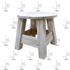 Banco matero redondo con patas reforzadas con parantes hecho de madera de pino. Fabricado por JS. Fábrica de muebles.