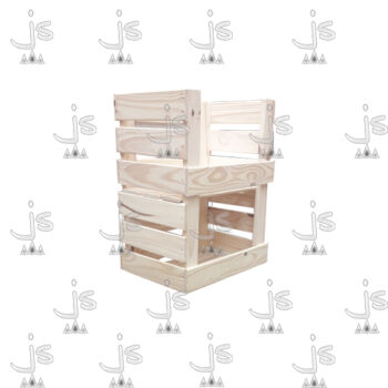 Cajón frutero de dos estantes hecho de madera de pino. Fabricado por JS. Fábrica de muebles.