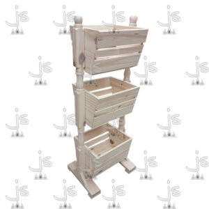Cajon macetero recto torneado de dos patas con tres cajones hecho de madera de pino. Fabricado por JS. Fábrica de muebles.
