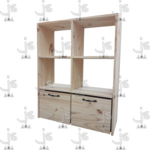 Juguetero de cuatro estantes cubo con dos cajones con dos manijas metálicas hecho de madera de pino. Fabricado por JS. Fábrica de muebles.