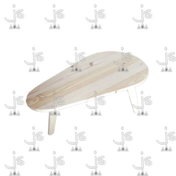 Mesa ratona en forma de lágrima hecho de madera de pino. Fabricado por JS. Fábrica de muebles.