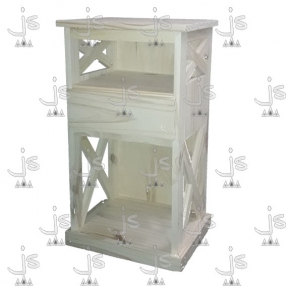 Mesa de luz con laterales en forma de X un cajón en el medio y dos estantes hecha de madera de pino. Fabricado por JS. Fábrica de muebles.