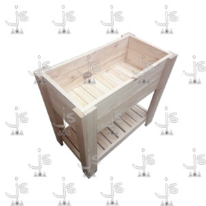 Huertero Alto de cuatro patas con un estante bajo hecho de madera de pino. Fabricado por JS. Fábrica de muebles.