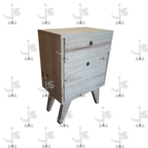 Mesa Luz de cuatro patas retro con un cajon y una puerta plegable hecho de madera de pino. Fabricado por JS. Fábrica de muebles.