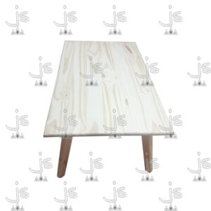 Mesa Ratona Retro rectangular con patas redondeadas hecho de madera de pino. Fabricado por JS. Fábrica de muebles.