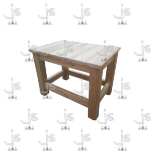 Banqueta Matera Grande con patas reforzadas con parantes hecho de madera de pino. Fabricado por JS. Fábrica de muebles.