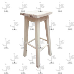 Taburete 0.75 de patas rectas reforzadas con parantes hecho de madera de pino. Fabricado por JS. Fábrica de muebles.