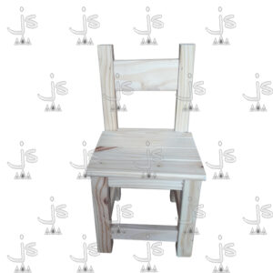 Silla Niño Reforzada con respaldo de una faja horizontal y patas reforzadas con parantes hecho de madera de pino. Fabricado por JS. Fábrica de muebles.
