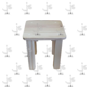 Banqueta Infantil de asiento cuadrado hecho de madera de pino. Fabricado por JS. Fábrica de muebles.