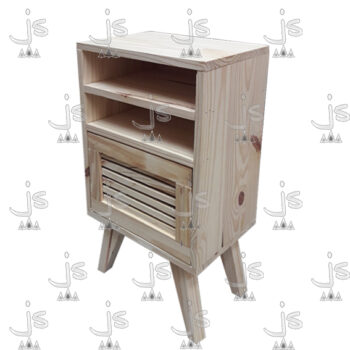 Mesa de luz retro sommier con dos estantes y una puerta celosia hecho de madera de pino. Fabricado por JS. Fábrica de muebles.