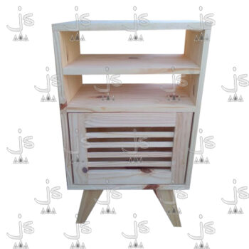 Mesa de luz retro sommier con dos estantes y una puerta celosia hecho de madera de pino. Fabricado por JS. Fábrica de muebles.