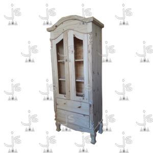 Cristalero vintage de cuatro patas con dos puertass vitrina con seis estantes y dos cajones hecho de madera de pino. Fabricado por JS. Fábrica de muebles.