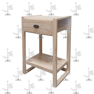 Mesa De Luz Malibu con un cajón y un estante bajo hecha de madera de pino. Fabricada por JS. Fábrica de muebles.